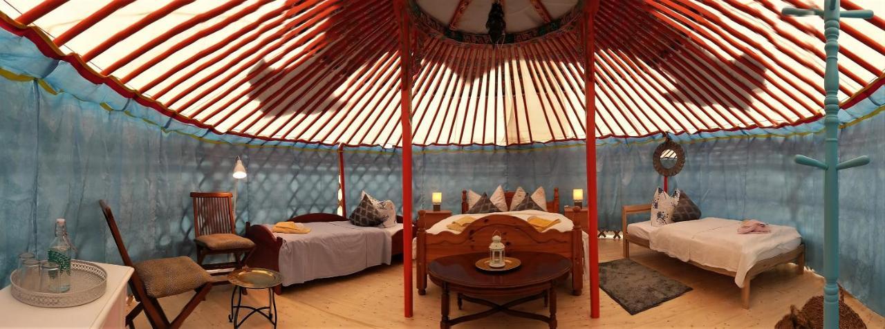Mongolische Jurte Im Art.Quartier Hotel Velgast Luaran gambar