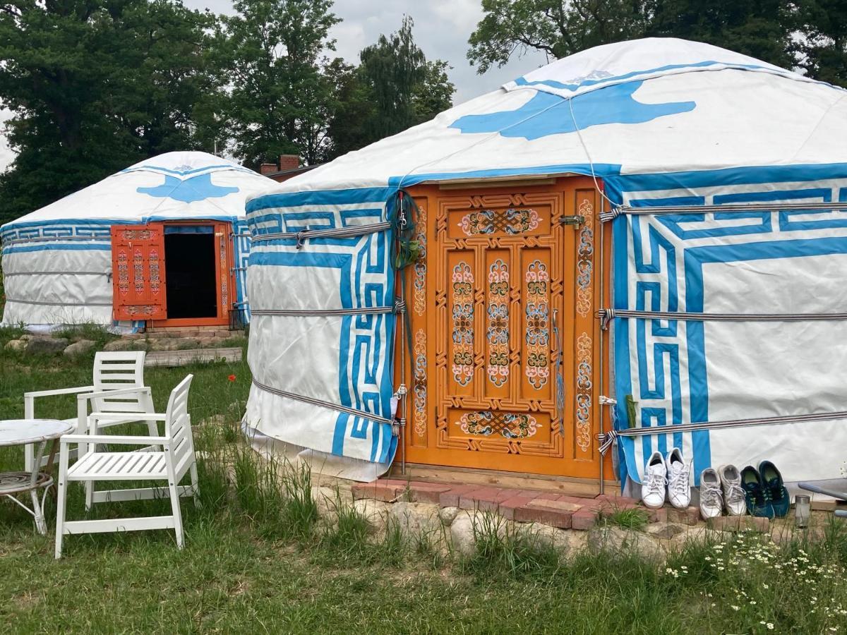 Mongolische Jurte Im Art.Quartier Hotel Velgast Luaran gambar